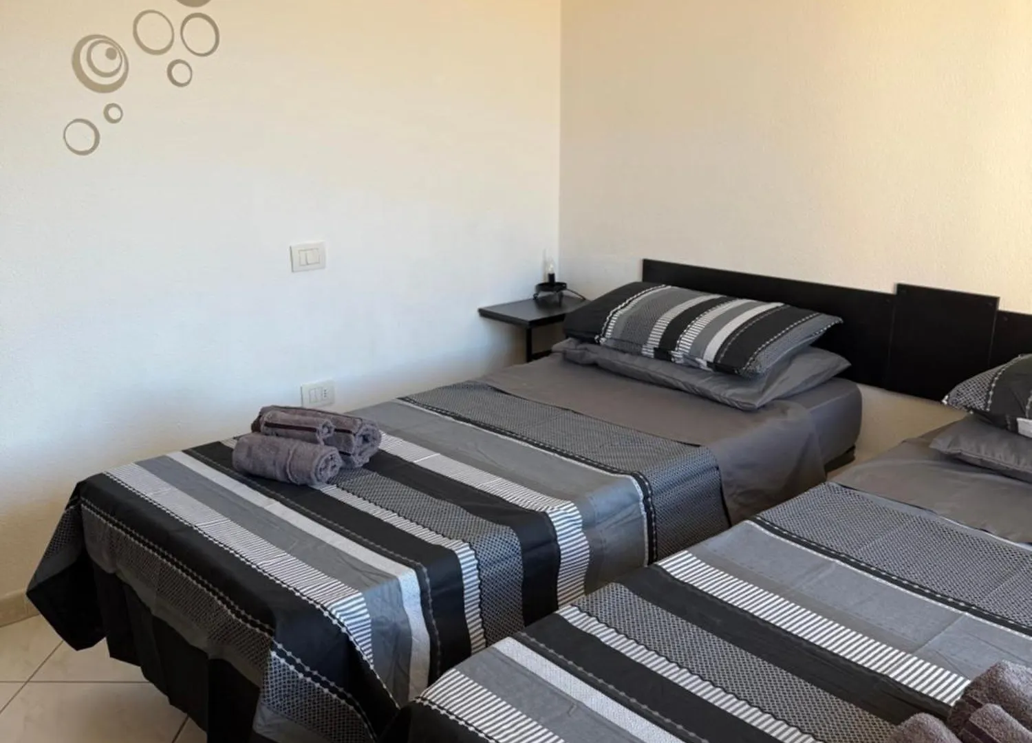 Dekag House Bed and Breakfast Όλμπια