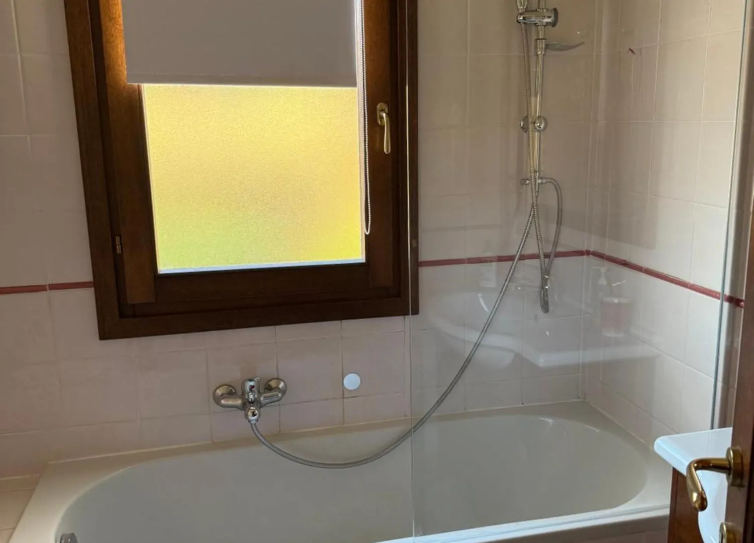 Dekag House Bed and Breakfast Όλμπια