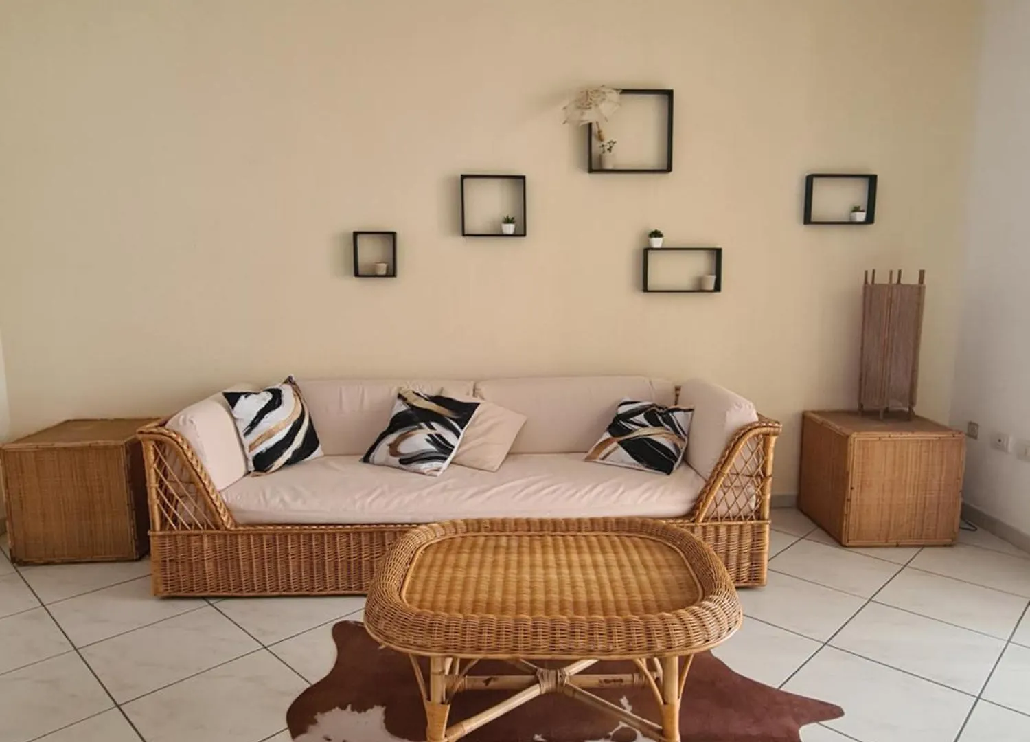 Dekag House Bed and Breakfast Όλμπια
